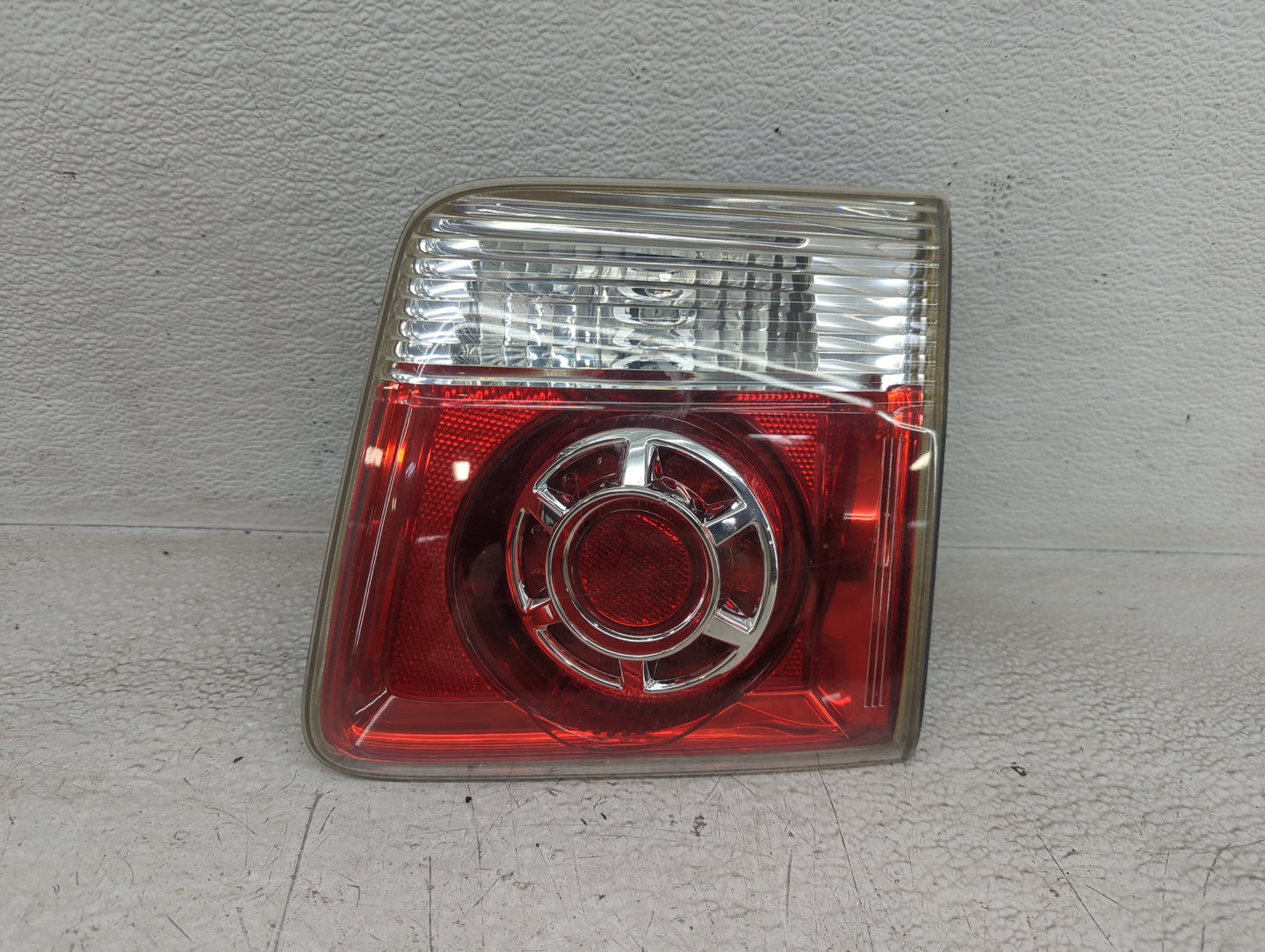 2007-2012 Gmc Acadia Tail Light Assembly Passenger Right OEM P/N:20811960 Fits Fits 2007 2008 2009 2010 2011 2012 OEM Used A