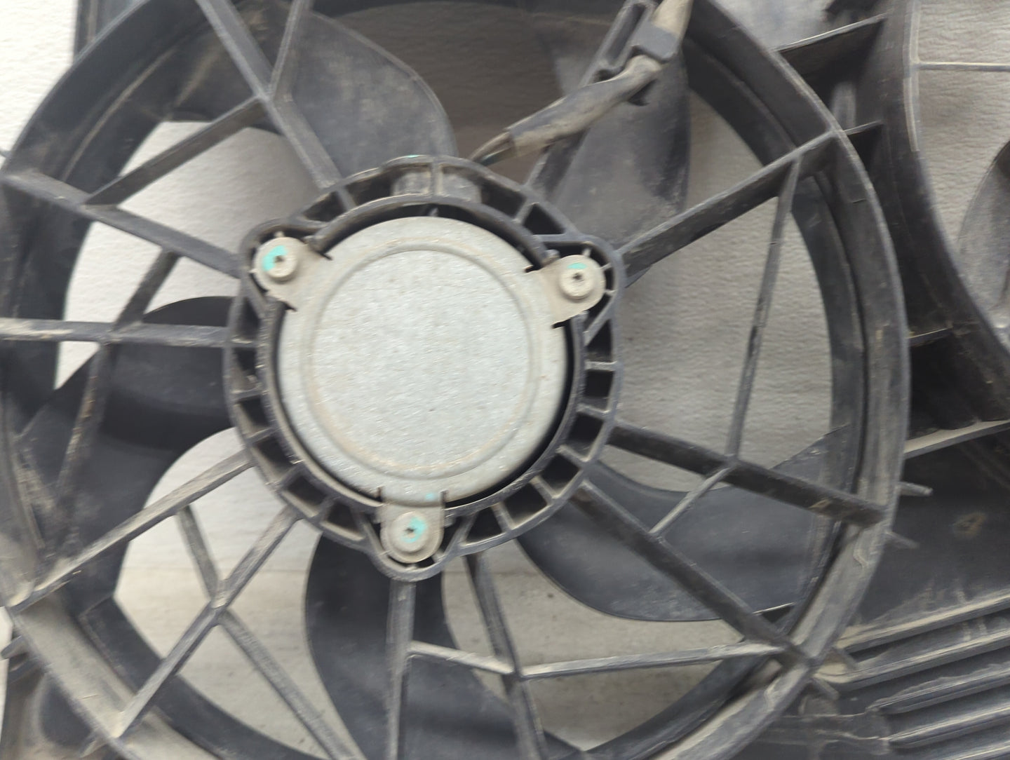 2007-2017 Gmc Acadia Electric Radiator Cooling Fan Motor Assembly P/N:20972758 Fits OEM Used Auto Parts - Oemusedautoparts1.