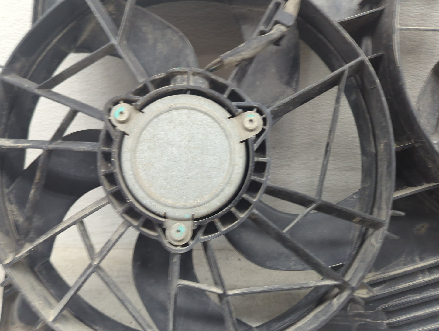 2007-2017 Gmc Acadia Electric Radiator Cooling Fan Motor Assembly P/N:20972758 Fits OEM Used Auto Parts - Oemusedautoparts1.