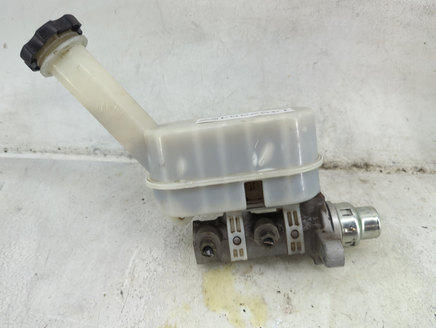 2007-2008 Gmc Acadia Brake Master Cylinder 1492354 - Oemusedautoparts1.com