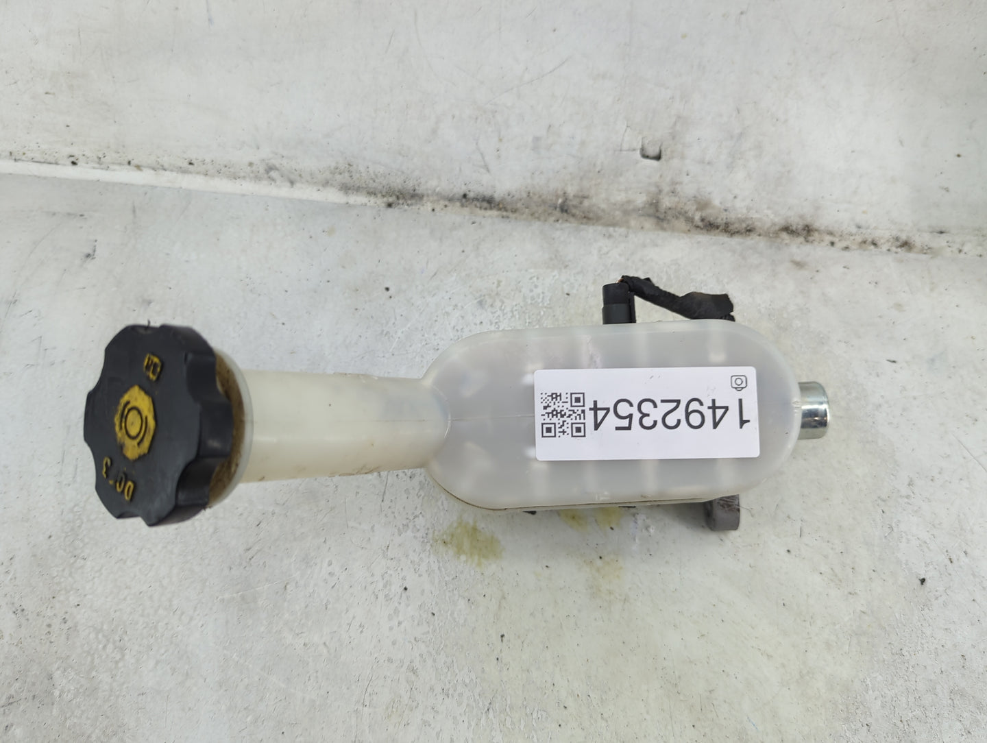 2007-2008 Gmc Acadia Brake Master Cylinder 1492354 - Oemusedautoparts1.com