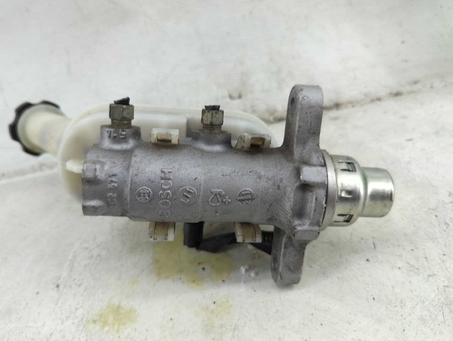 2007-2008 Gmc Acadia Brake Master Cylinder 1492354 - Oemusedautoparts1.com