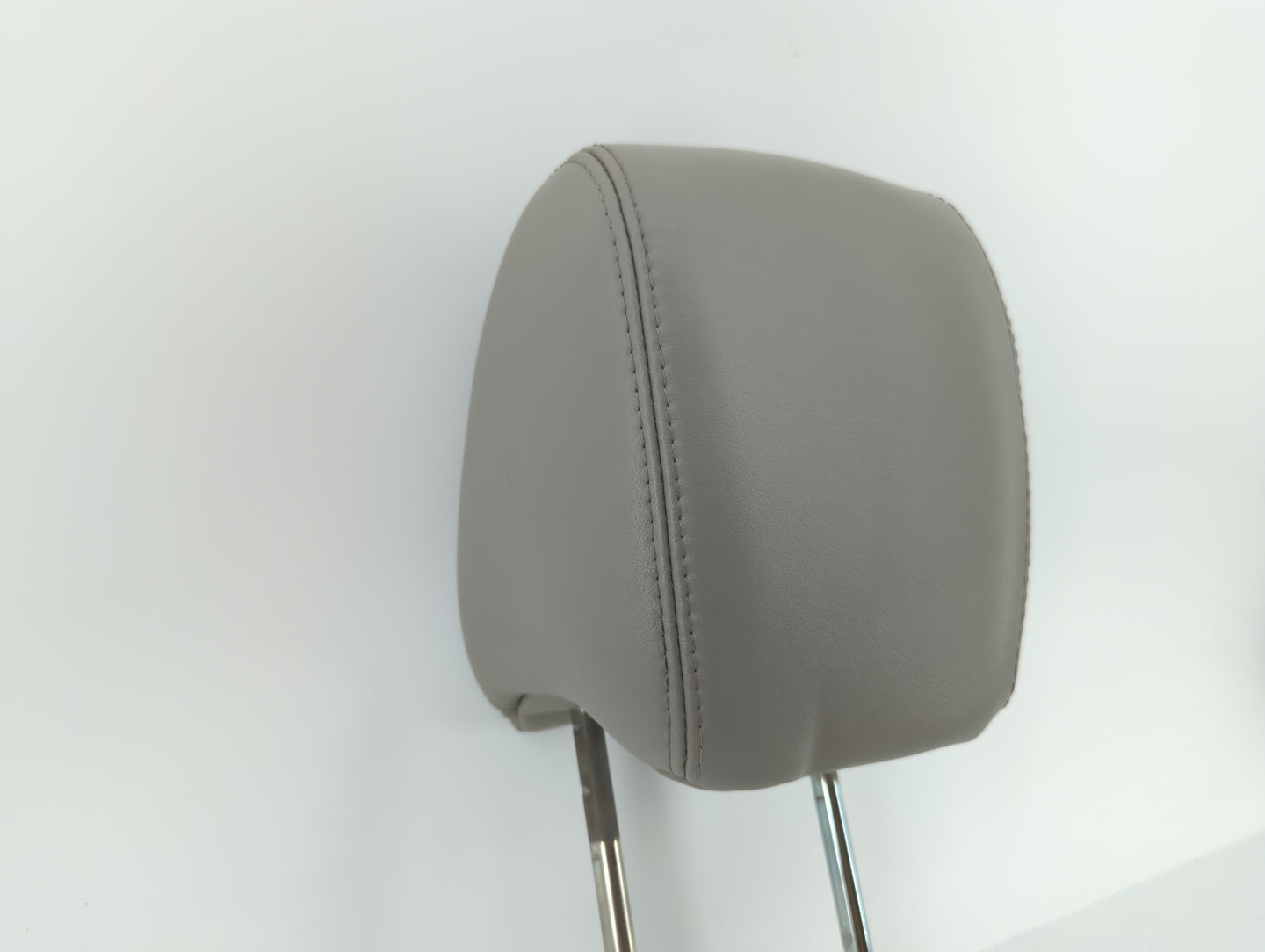 2007-2008 Gmc Acadia Headrest Head Rest Rear Seat Fits Fits 2007 2008 OEM Used Auto Parts - Oemusedautoparts1.com