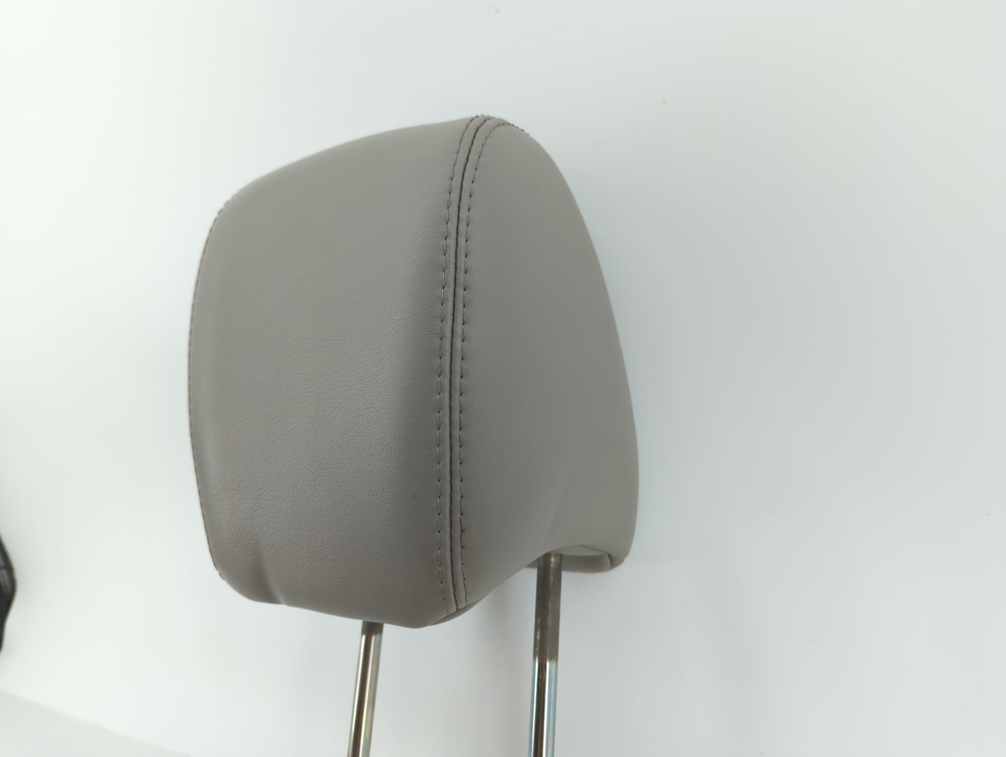 2007-2008 Gmc Acadia Headrest Head Rest Rear Seat Fits Fits 2007 2008 OEM Used Auto Parts - Oemusedautoparts1.com