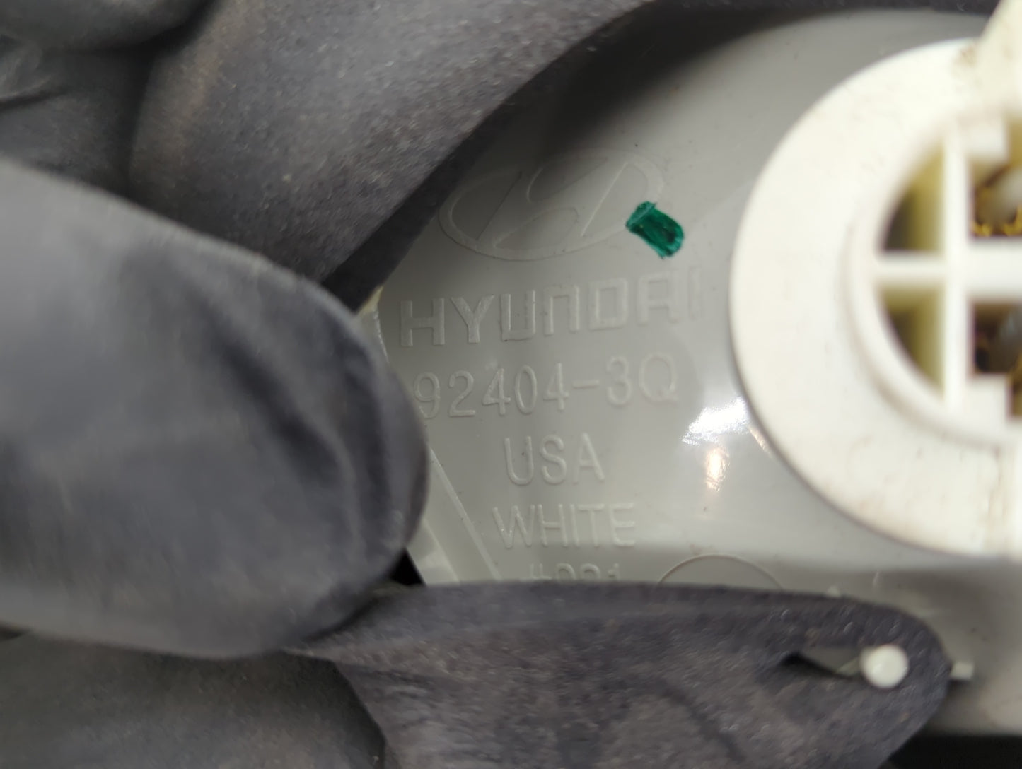 2007-2012 Gmc Acadia Tail Light Assembly Passenger Right OEM P/N:92404-3Q Fits Fits 2007 2008 2009 2010 2011 2012 OEM Used A