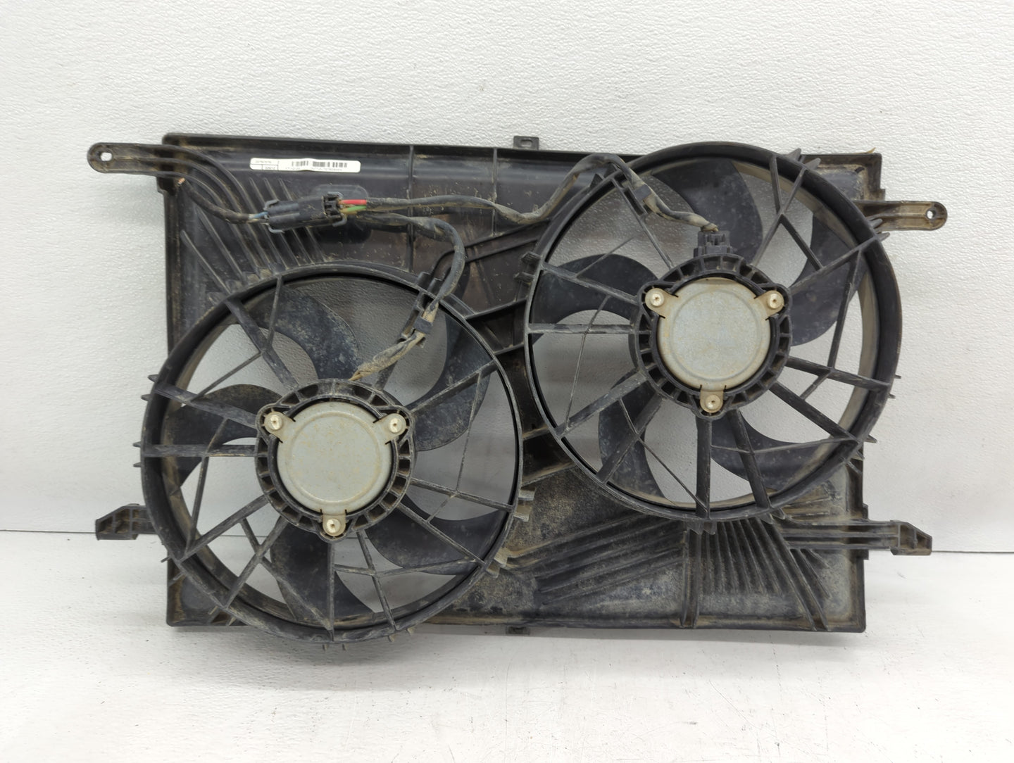 2007-2017 Gmc Acadia Left Radiator Fan Motor Assembly Black - Oemusedautoparts1.com