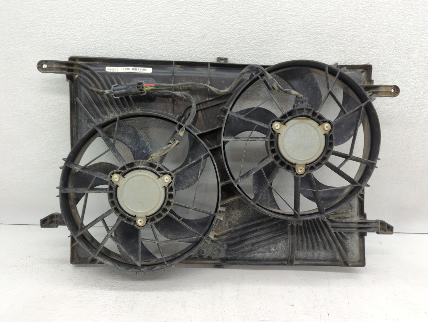 2007-2017 Gmc Acadia Left Radiator Fan Motor Assembly Black - Oemusedautoparts1.com