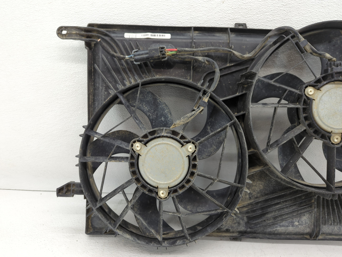 2007-2017 Gmc Acadia Left Radiator Fan Motor Assembly Black - Oemusedautoparts1.com