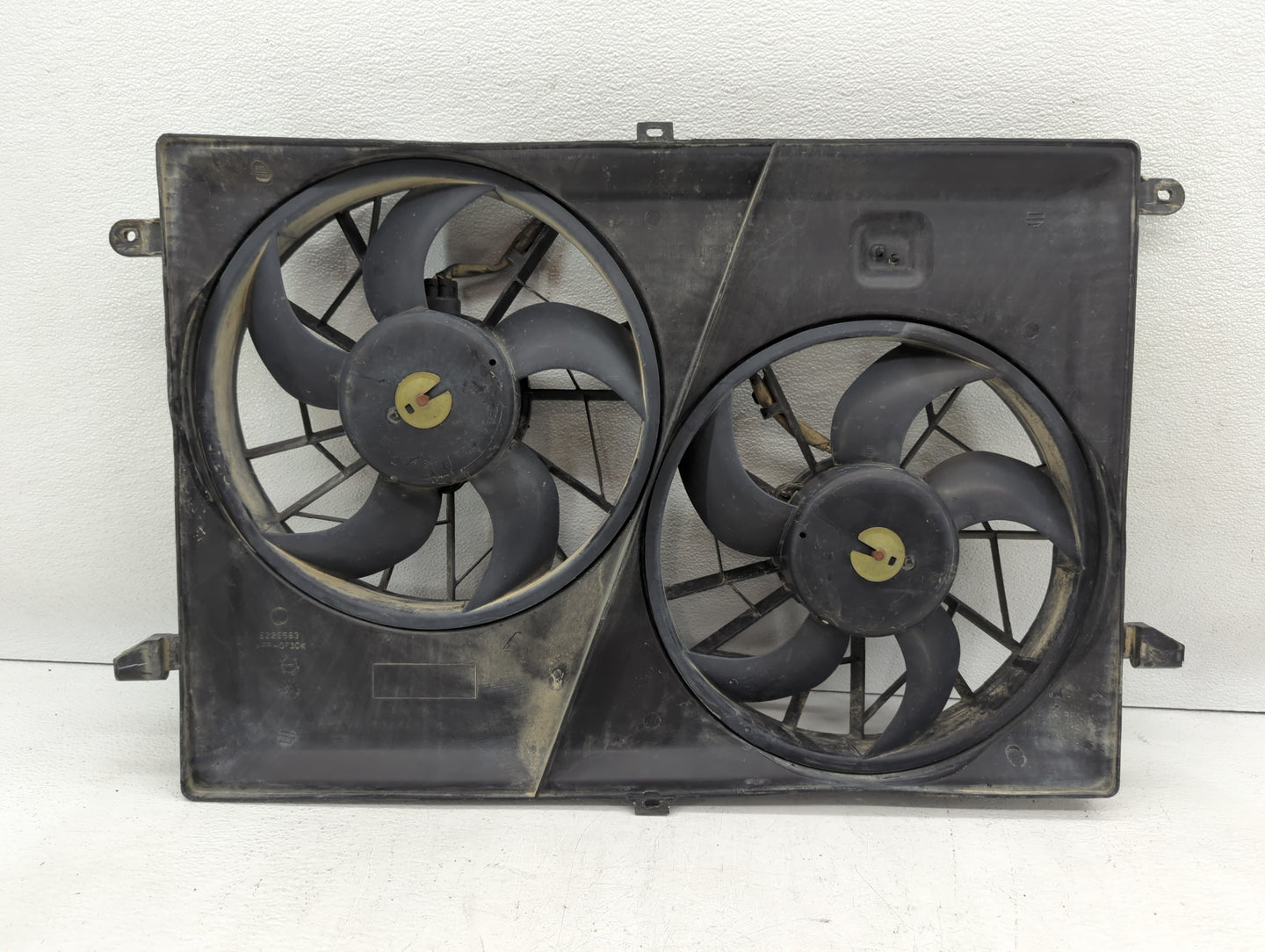 2007-2017 Gmc Acadia Left Radiator Fan Motor Assembly Black - Oemusedautoparts1.com
