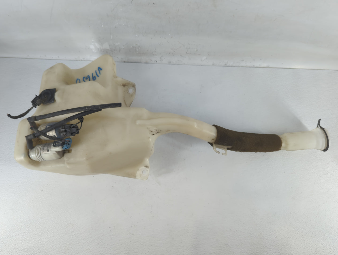 2007-2009 Gmc Acadia Windshield Washer Fluid Reservoir Bottle Oem - Oemusedautoparts1.com