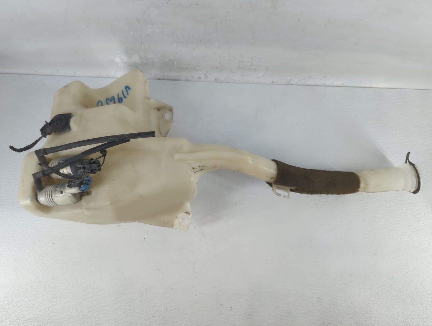 2007-2009 Gmc Acadia Windshield Washer Fluid Reservoir Bottle Oem - Oemusedautoparts1.com