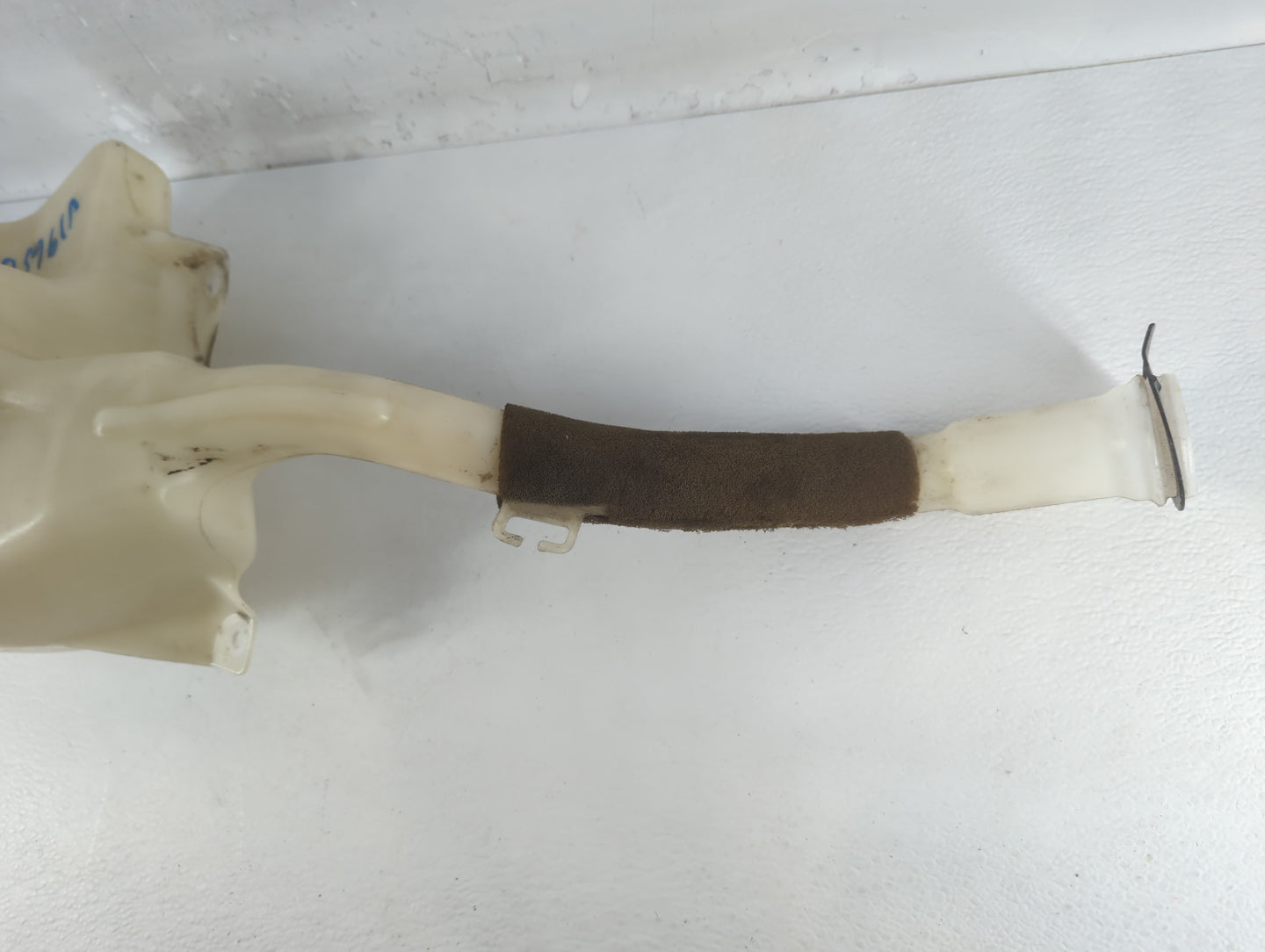 2007-2009 Gmc Acadia Windshield Washer Fluid Reservoir Bottle Oem - Oemusedautoparts1.com