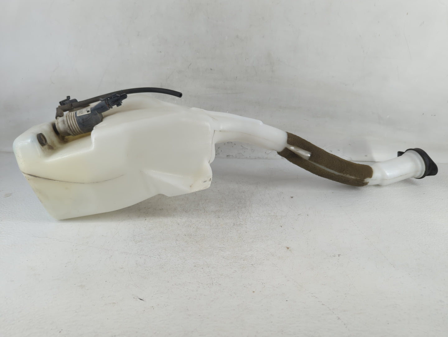 2007-2009 Gmc Acadia Windshield Washer Fluid Reservoir Bottle Oem - Oemusedautoparts1.com