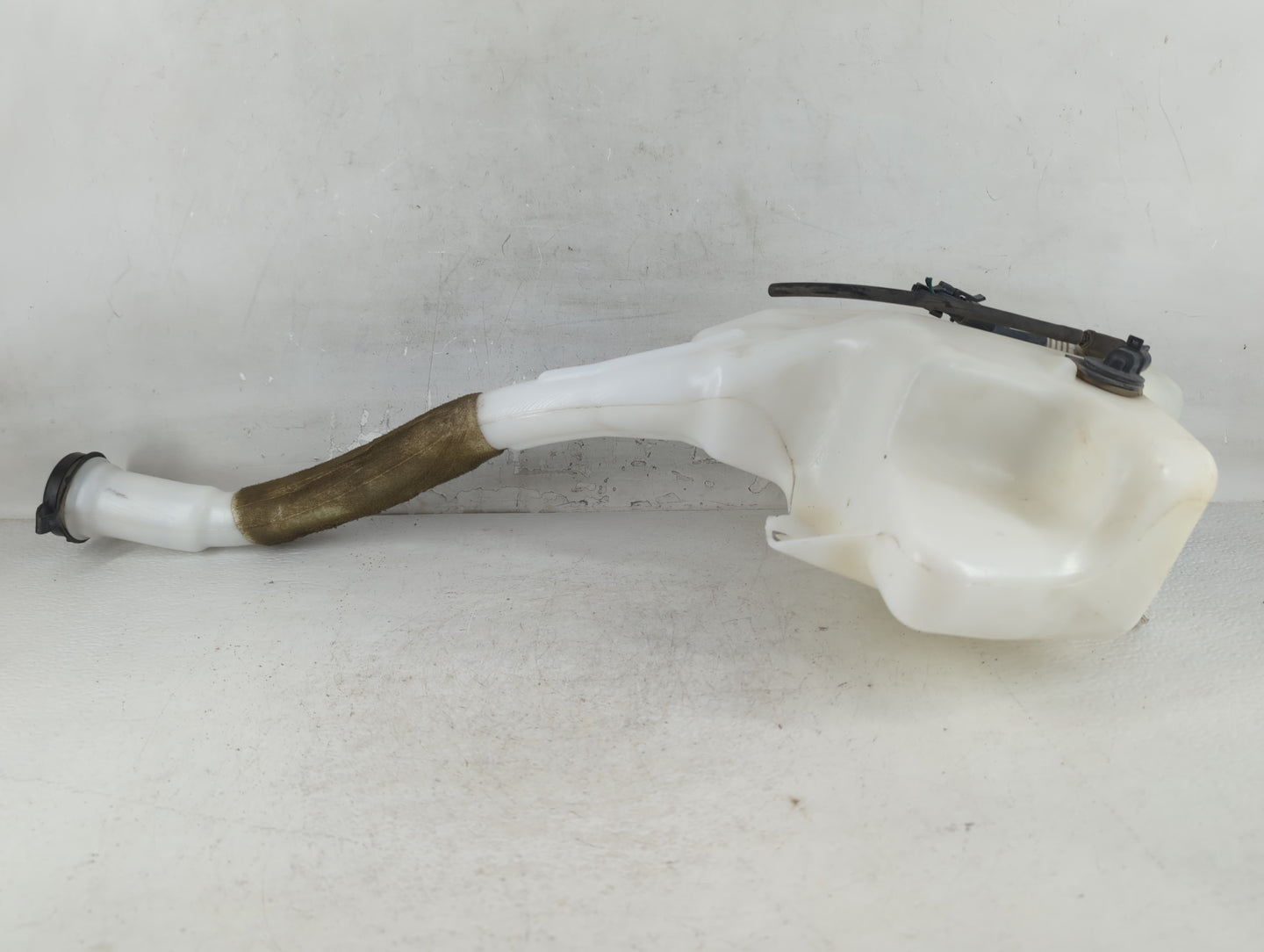2007-2009 Gmc Acadia Windshield Washer Fluid Reservoir Bottle Oem - Oemusedautoparts1.com
