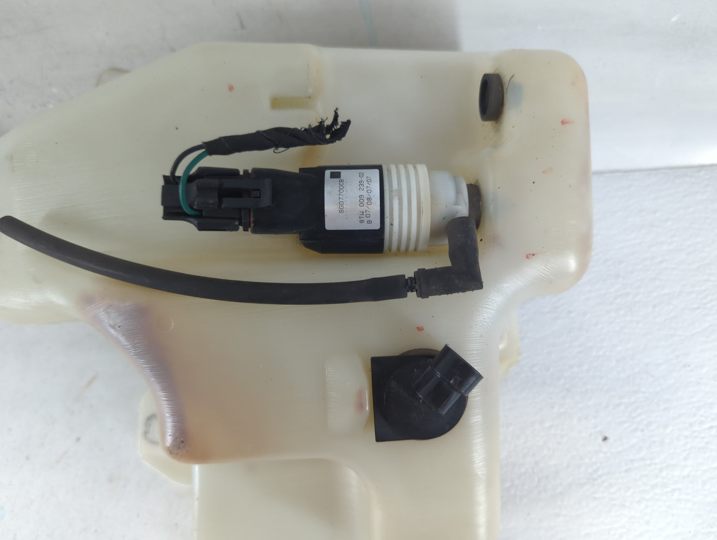 2007-2009 Gmc Acadia Windshield Washer Fluid Reservoir Bottle Oem - Oemusedautoparts1.com