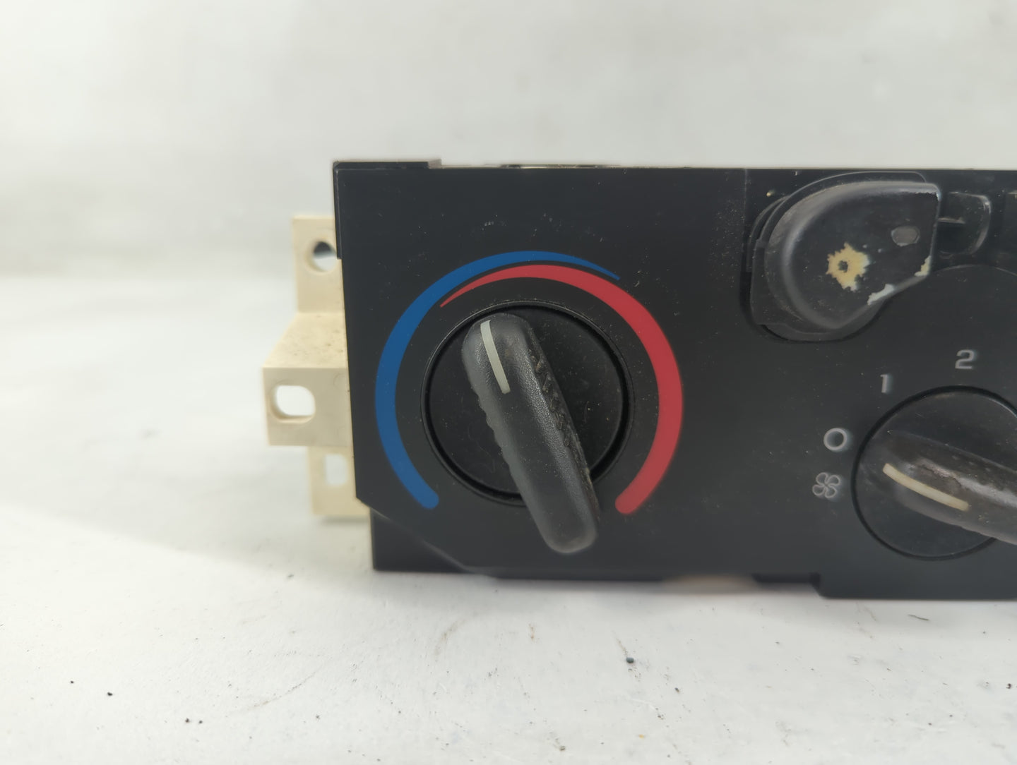 2008 Gmc Canyon Climate Control Module Temperature AC/Heater Replacement P/N:25841856 Fits OEM Used Auto Parts - Oemusedauto