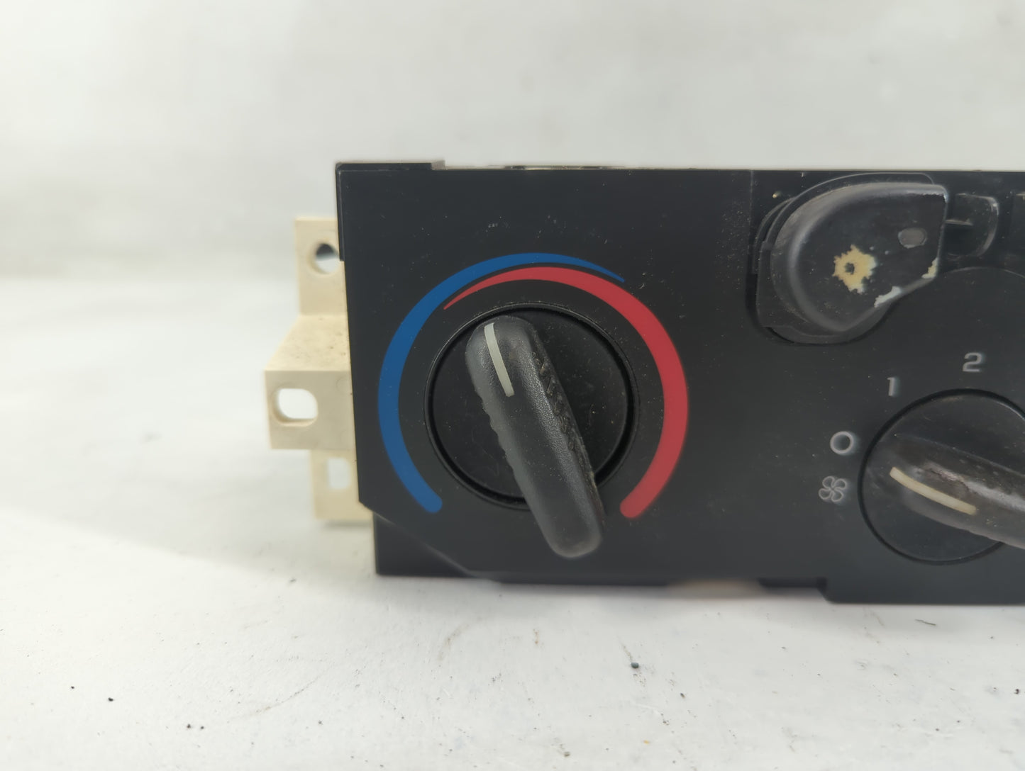 2008 Gmc Canyon Climate Control Module Temperature AC/Heater Replacement P/N:25841856 Fits OEM Used Auto Parts - Oemusedauto