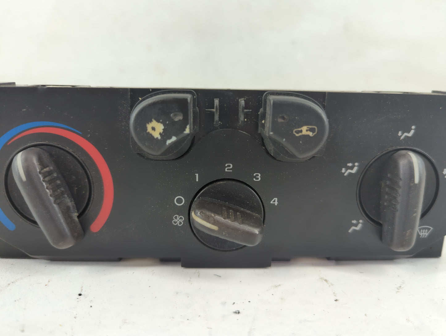 2008 Gmc Canyon Climate Control Module Temperature AC/Heater Replacement P/N:25841856 Fits OEM Used Auto Parts - Oemusedauto