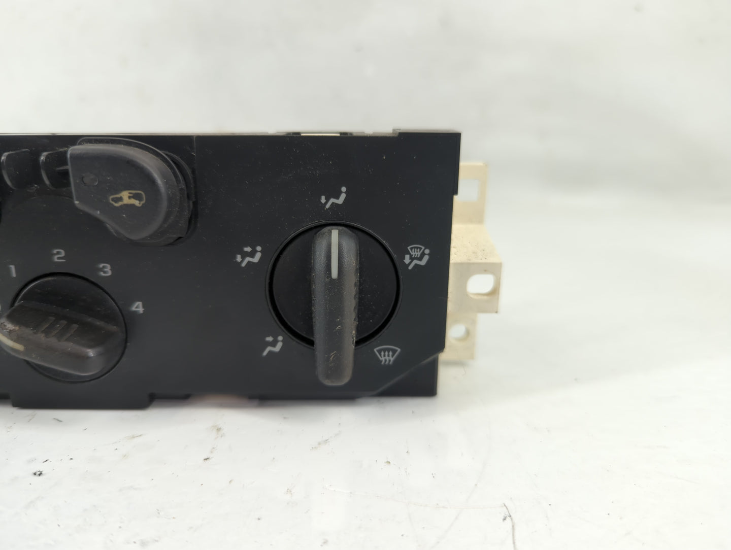 2008 Gmc Canyon Climate Control Module Temperature AC/Heater Replacement P/N:25841856 Fits OEM Used Auto Parts - Oemusedauto