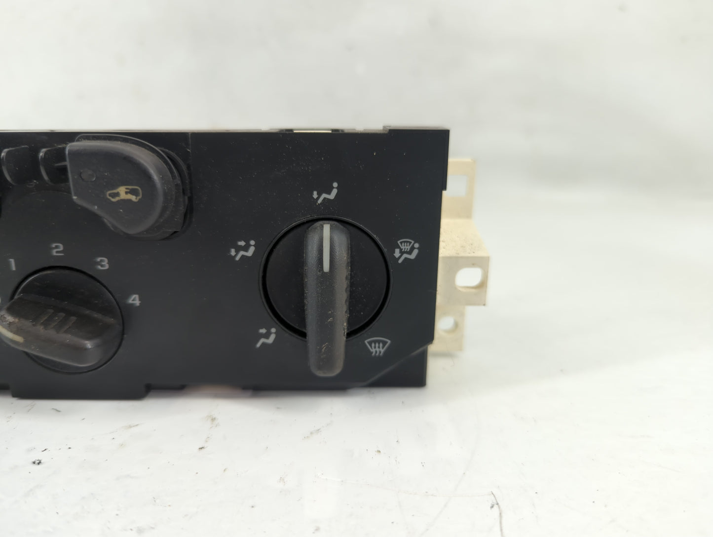 2008 Gmc Canyon Climate Control Module Temperature AC/Heater Replacement P/N:25841856 Fits OEM Used Auto Parts - Oemusedauto
