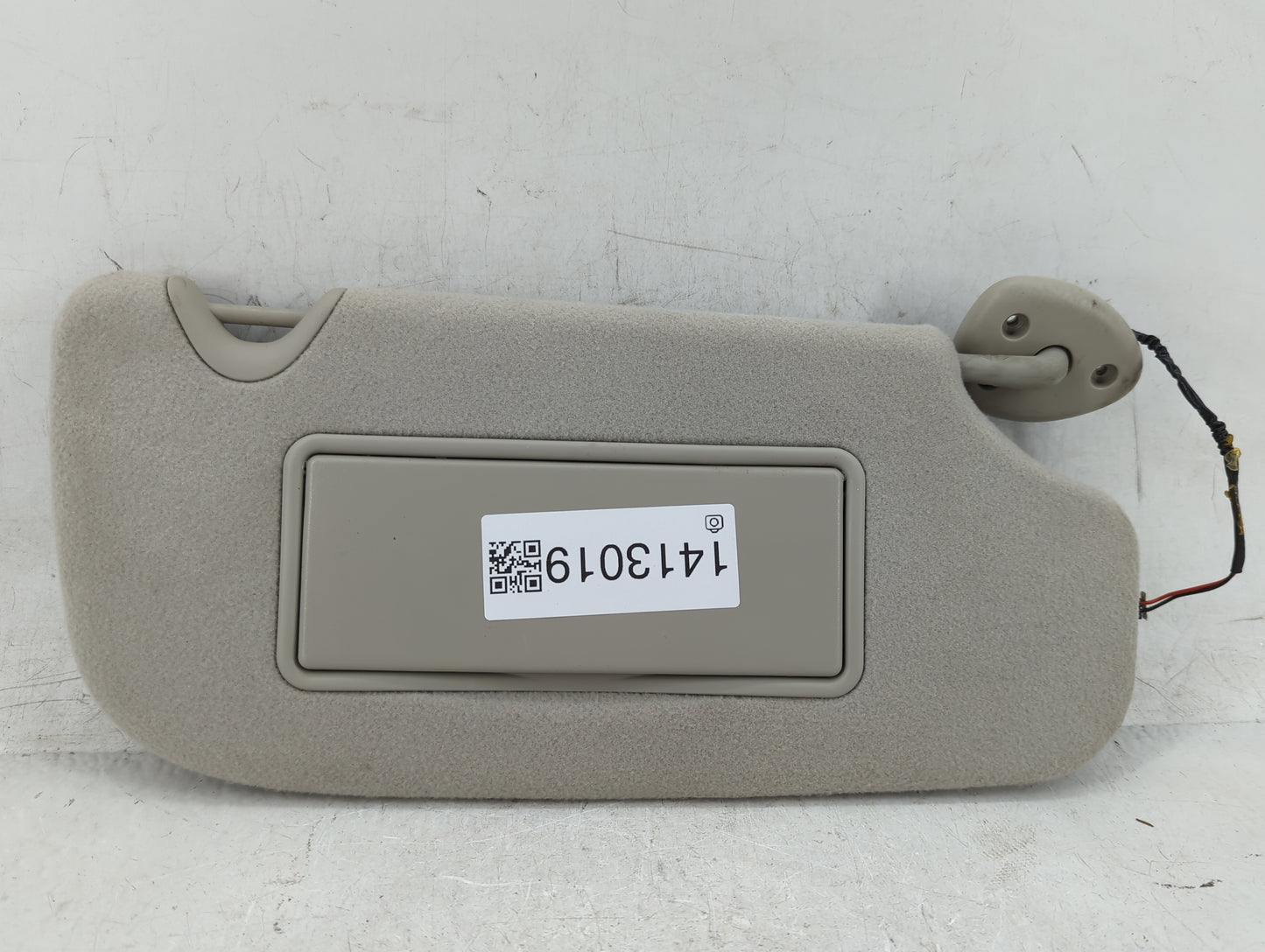 2008-2009 Gmc Envoy Sun Visor Shade Replacement Passenger Right Mirror Fits Fits 2008 2009 OEM Used Auto Parts - Oemusedauto