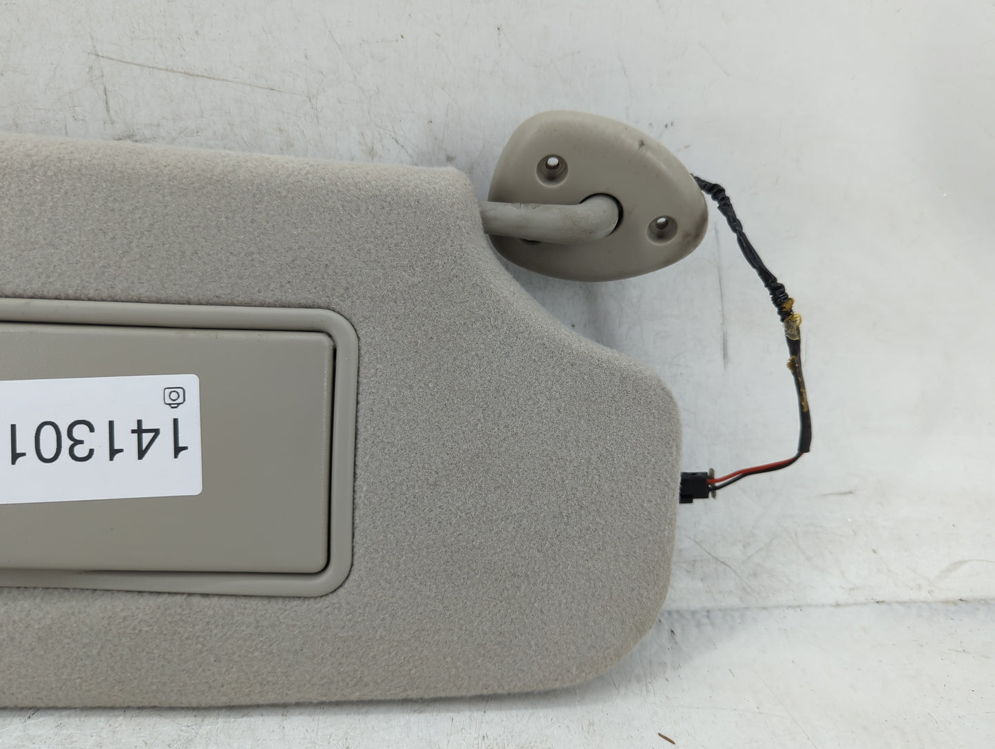 2008-2009 Gmc Envoy Sun Visor Shade Replacement Passenger Right Mirror Fits Fits 2008 2009 OEM Used Auto Parts - Oemusedauto