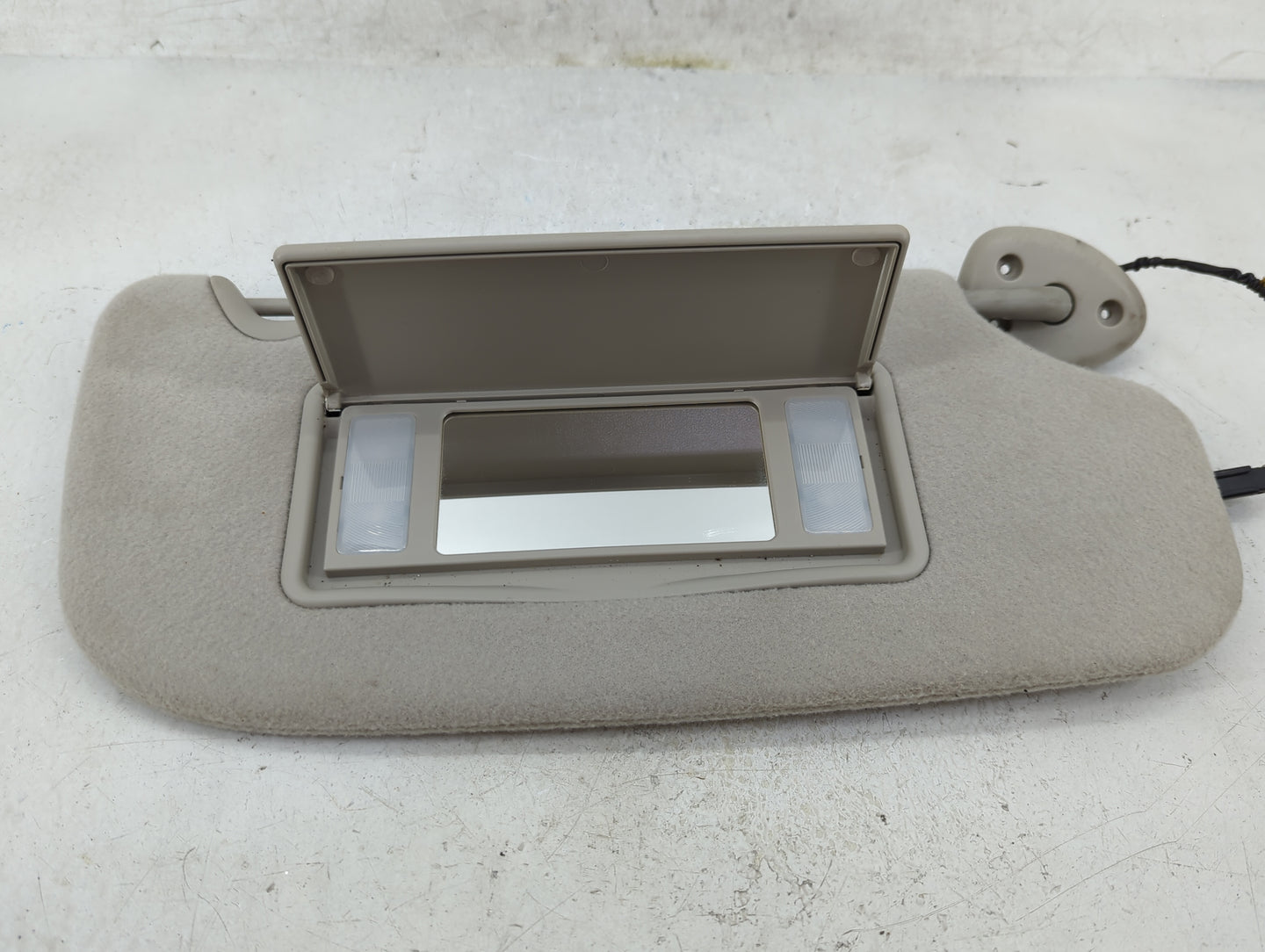 2008-2009 Gmc Envoy Sun Visor Shade Replacement Passenger Right Mirror Fits Fits 2008 2009 OEM Used Auto Parts - Oemusedauto