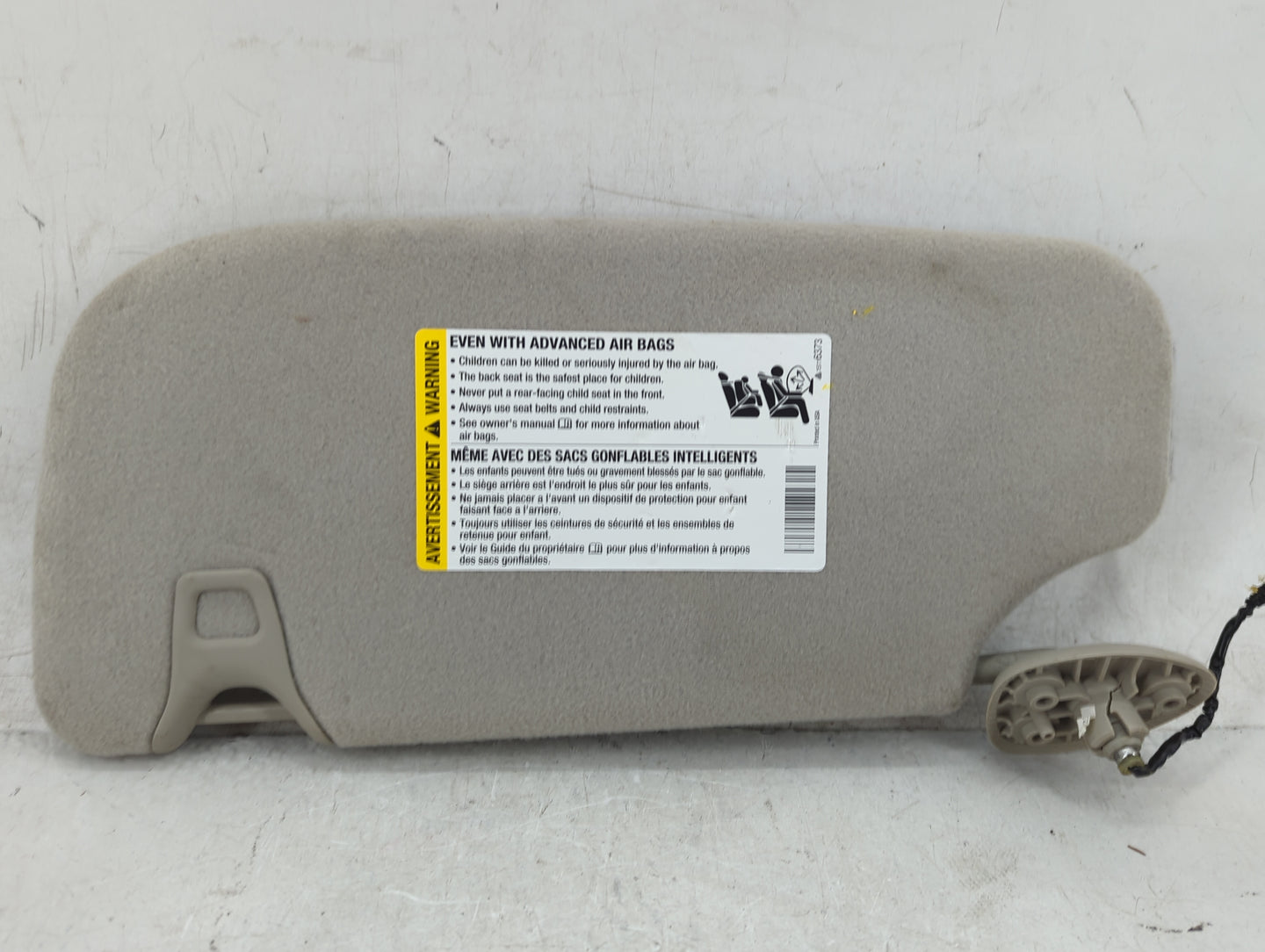 2008-2009 Gmc Envoy Sun Visor Shade Replacement Passenger Right Mirror Fits Fits 2008 2009 OEM Used Auto Parts - Oemusedauto