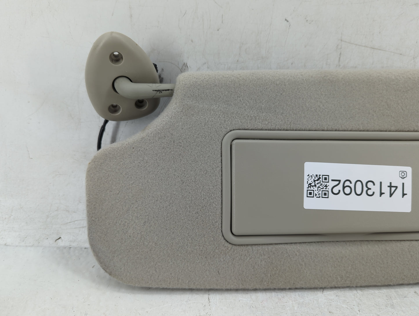 2008-2009 Gmc Envoy Sun Visor Shade Replacement Driver Left Mirror Fits Fits 2008 2009 OEM Used Auto Parts - Oemusedautopart