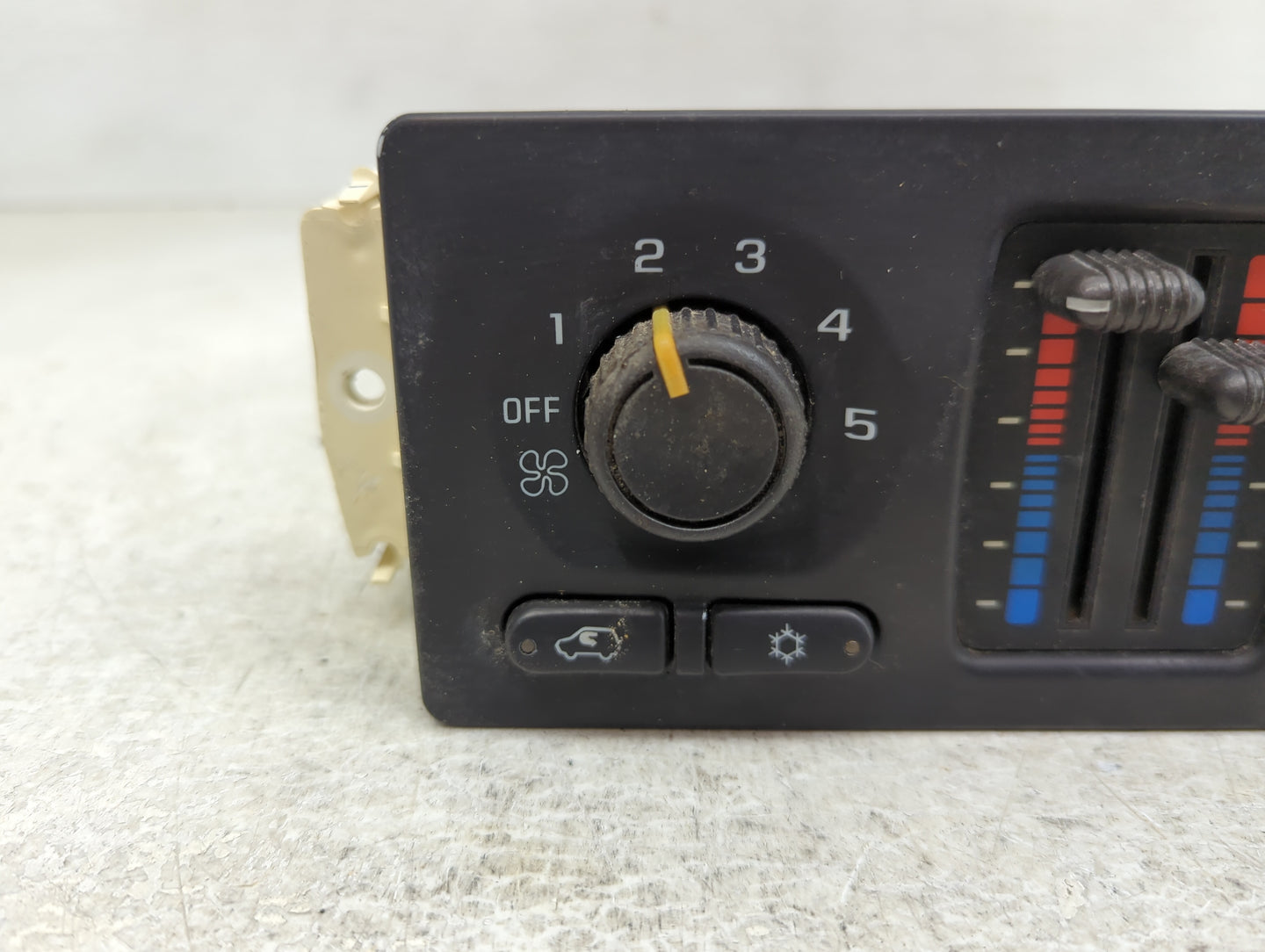 2003-2009 Gmc Envoy Climate Control Module Temperature AC/Heater Replacement P/N:15165921 Fits OEM Used Auto Parts - Oemused