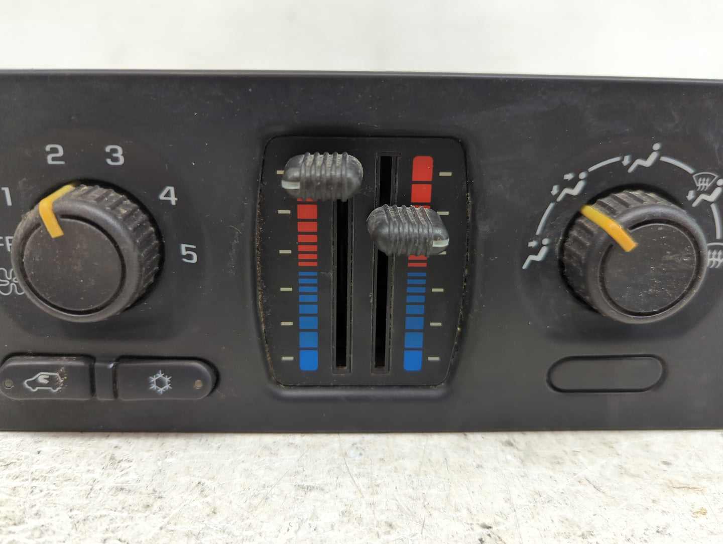 2003-2009 Gmc Envoy Climate Control Module Temperature AC/Heater Replacement P/N:15165921 Fits OEM Used Auto Parts - Oemused