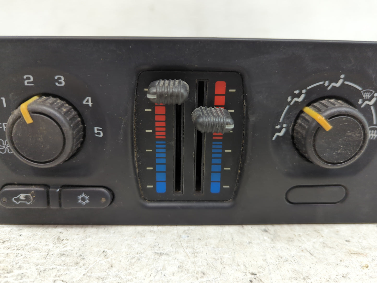 2003-2009 Gmc Envoy Climate Control Module Temperature AC/Heater Replacement P/N:15165921 Fits OEM Used Auto Parts - Oemused