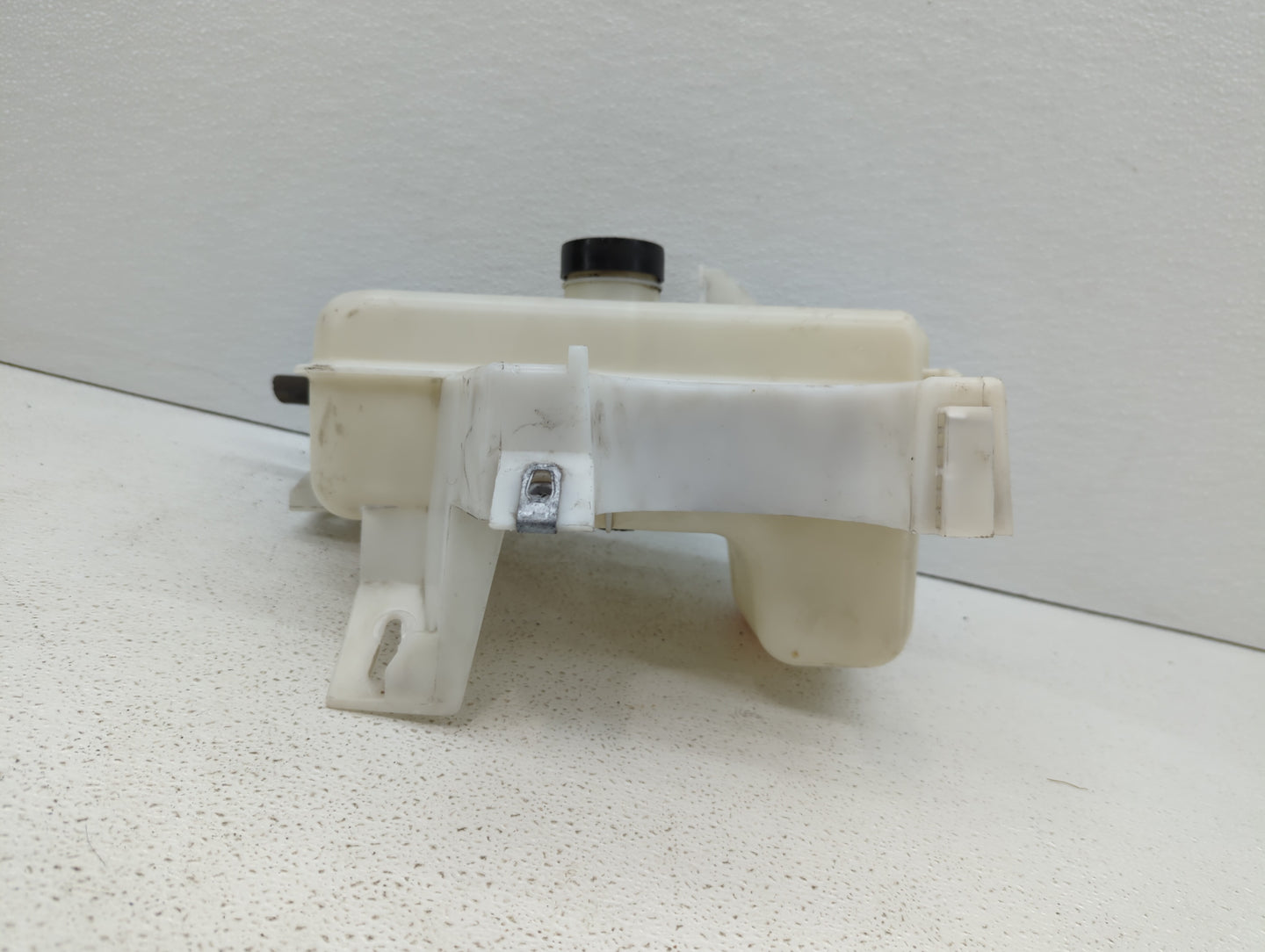 2002-2009 Gmc Envoy Radiator Coolant Overflow Expansion Tank Bottle - Oemusedautoparts1.com