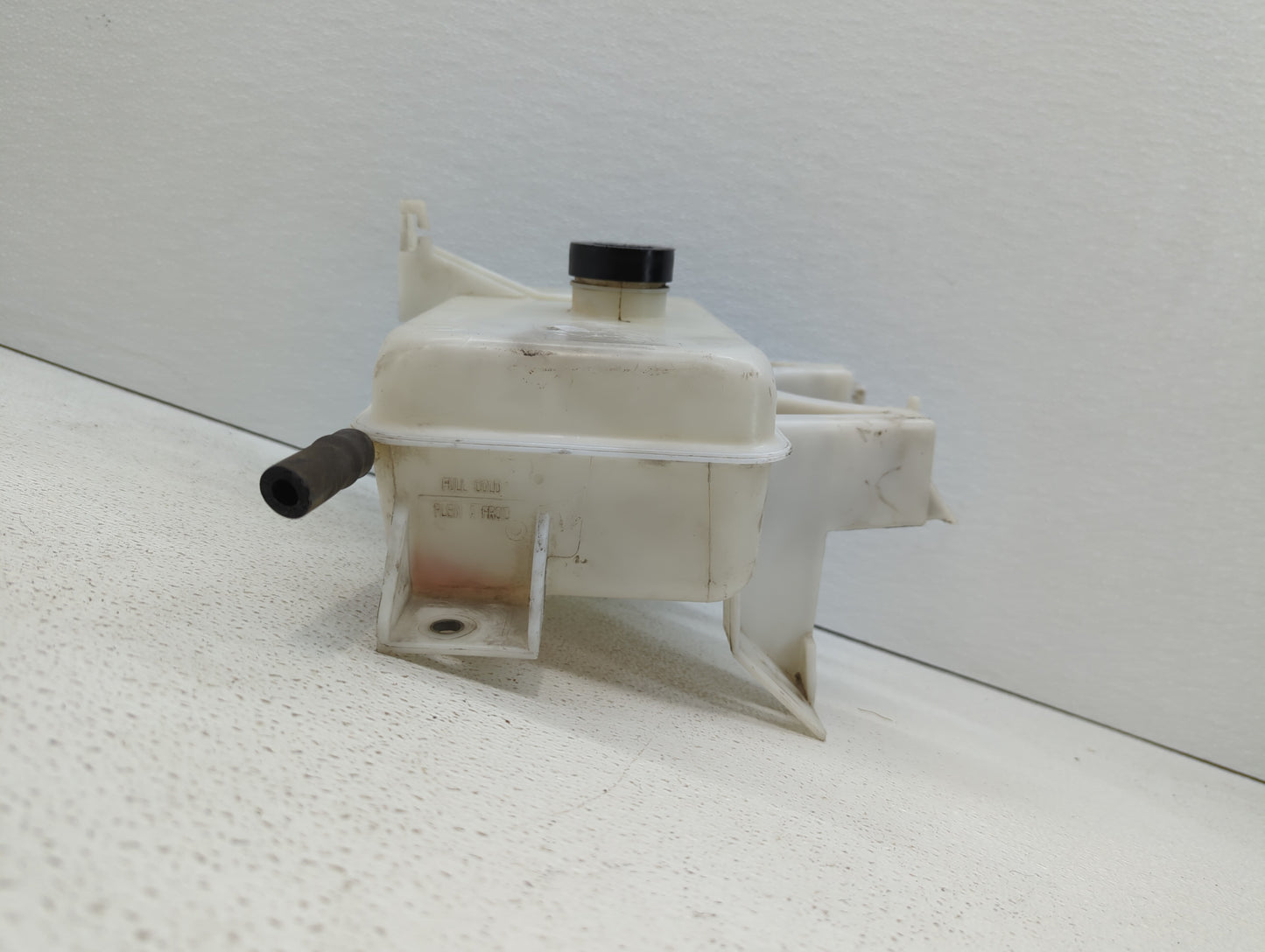 2002-2009 Gmc Envoy Radiator Coolant Overflow Expansion Tank Bottle - Oemusedautoparts1.com