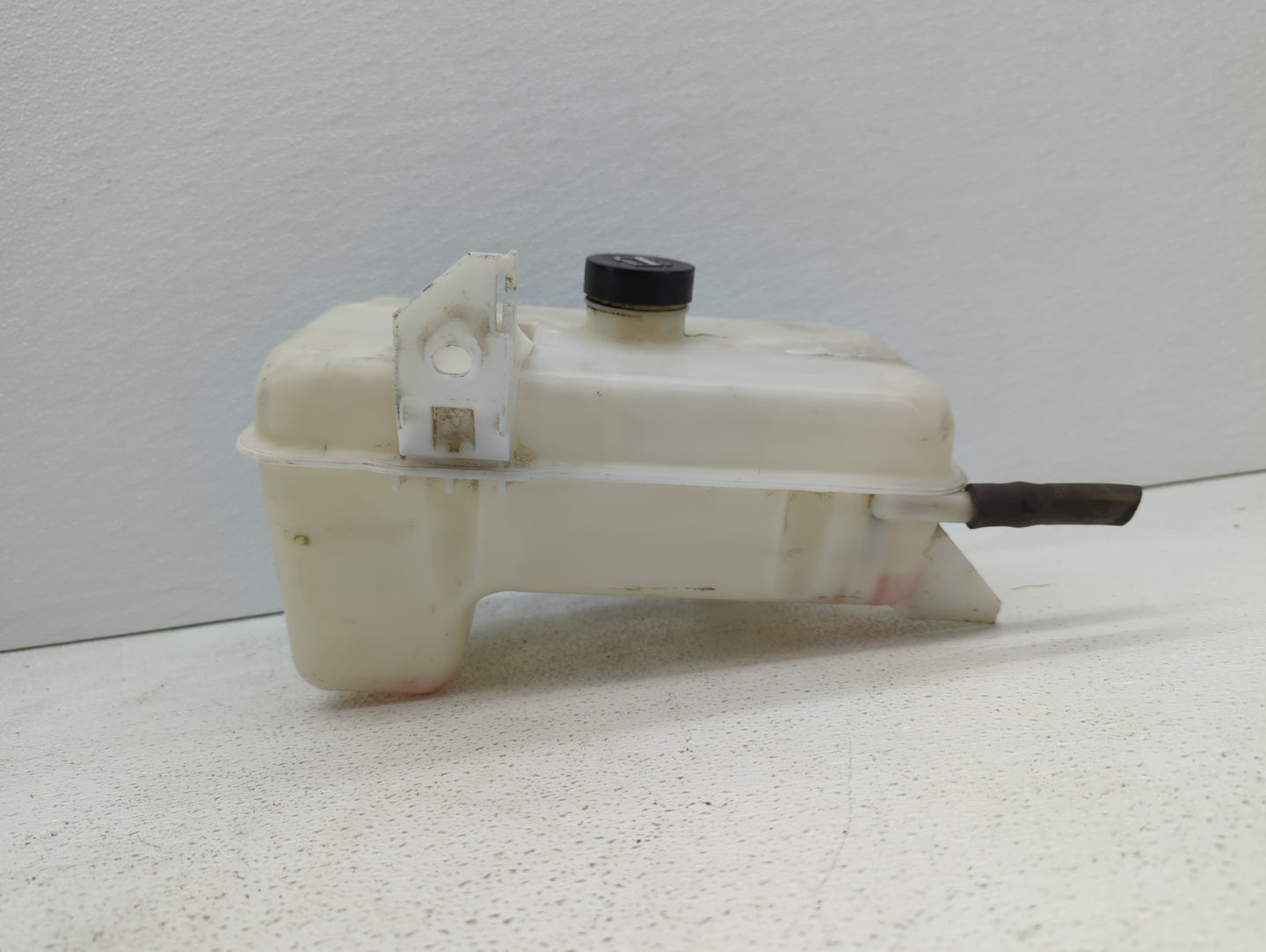 2002-2009 Gmc Envoy Radiator Coolant Overflow Expansion Tank Bottle - Oemusedautoparts1.com