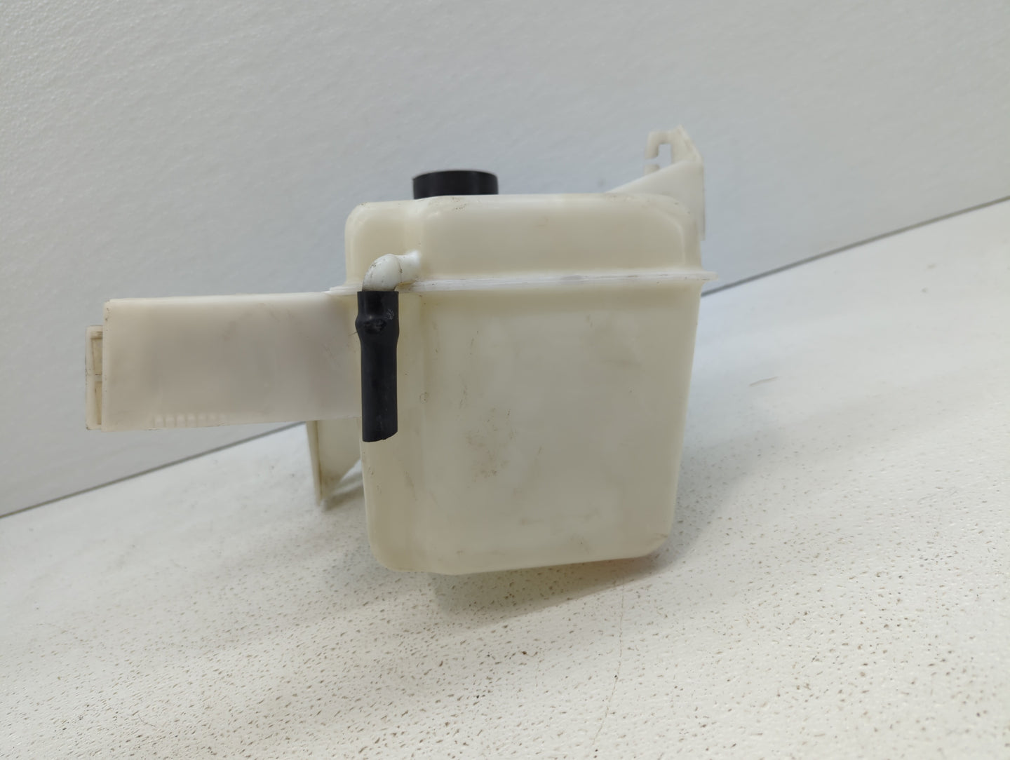 2002-2009 Gmc Envoy Radiator Coolant Overflow Expansion Tank Bottle - Oemusedautoparts1.com
