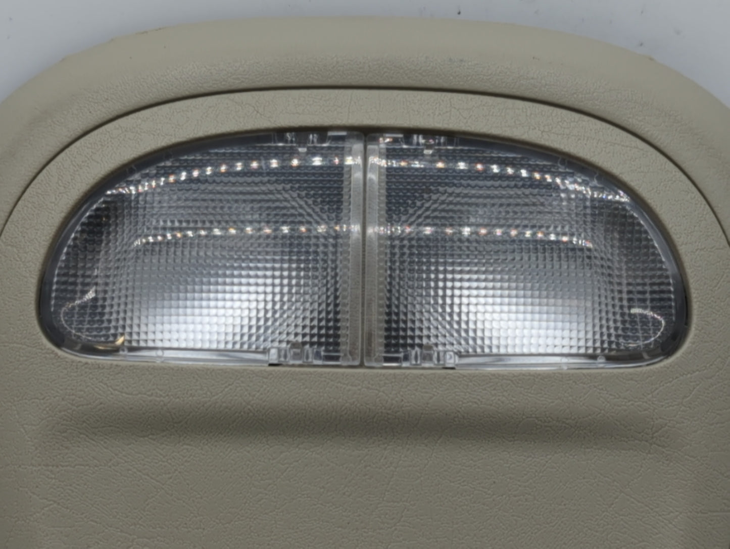 2005-2009 Gmc Envoy Center Floor Console P/N:15015905 Fits Fits 2005 2006 2007 2008 2009 OEM Used Auto Parts - Oemusedautopa
