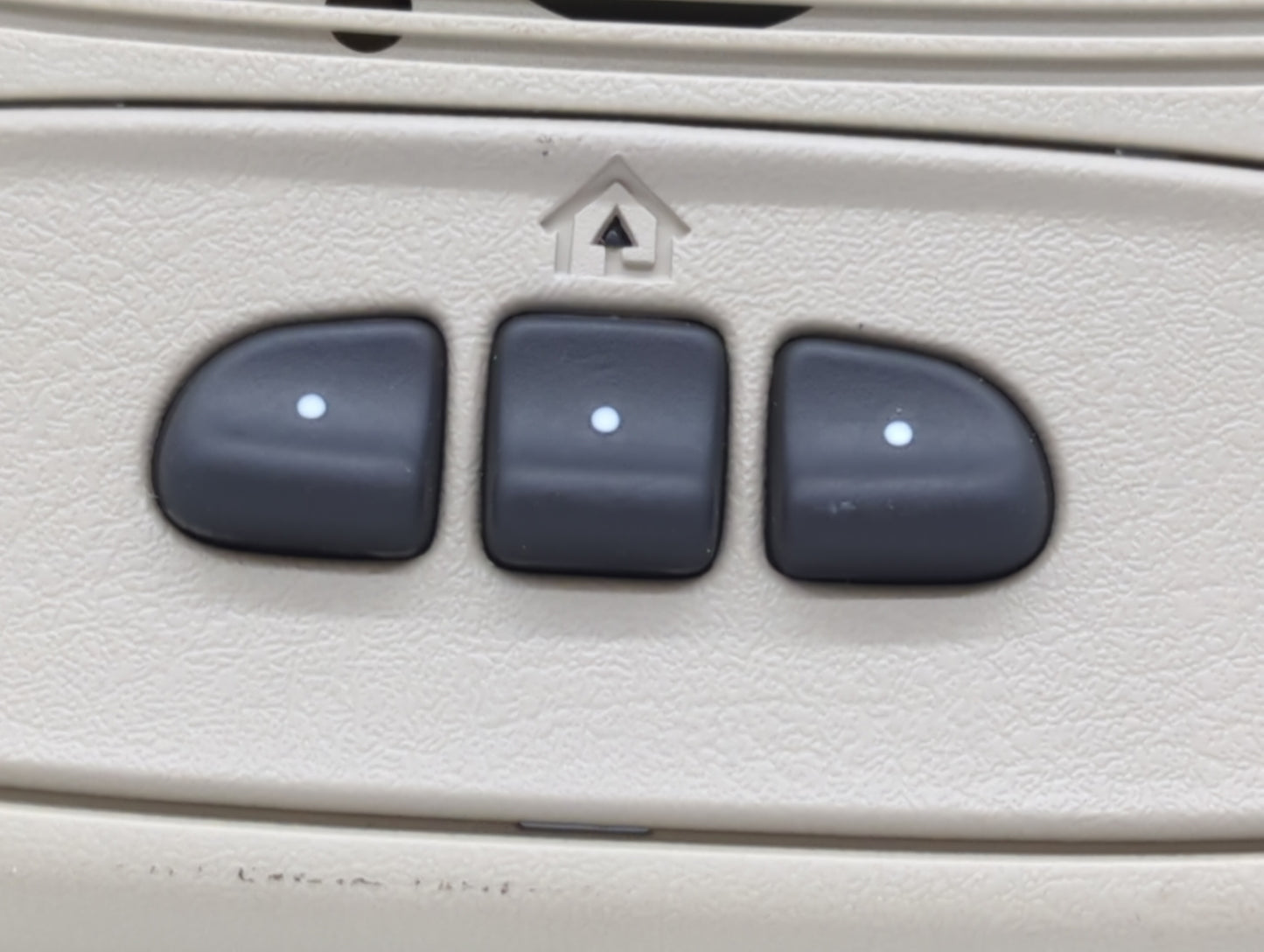 2005-2009 Gmc Envoy Center Floor Console P/N:15015905 Fits Fits 2005 2006 2007 2008 2009 OEM Used Auto Parts - Oemusedautopa