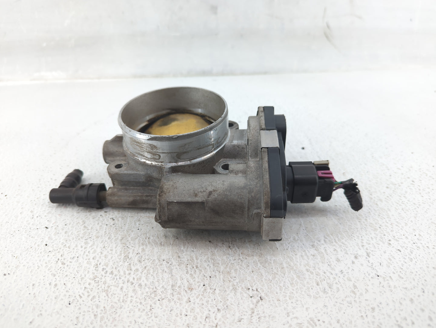 2008-2009 Gmc Envoy Throttle Body P/N:1807AA 865JA Fits Fits 2008 2009 OEM Used Auto Parts - Oemusedautoparts1.com