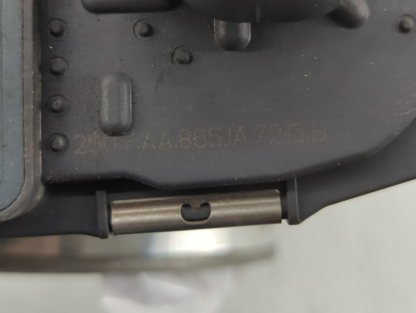 2008-2009 Gmc Envoy Throttle Body P/N:250AA 865JA, 1807AA 865JA Fits Fits 2008 2009 OEM Used Auto Parts - Oemusedautoparts1.