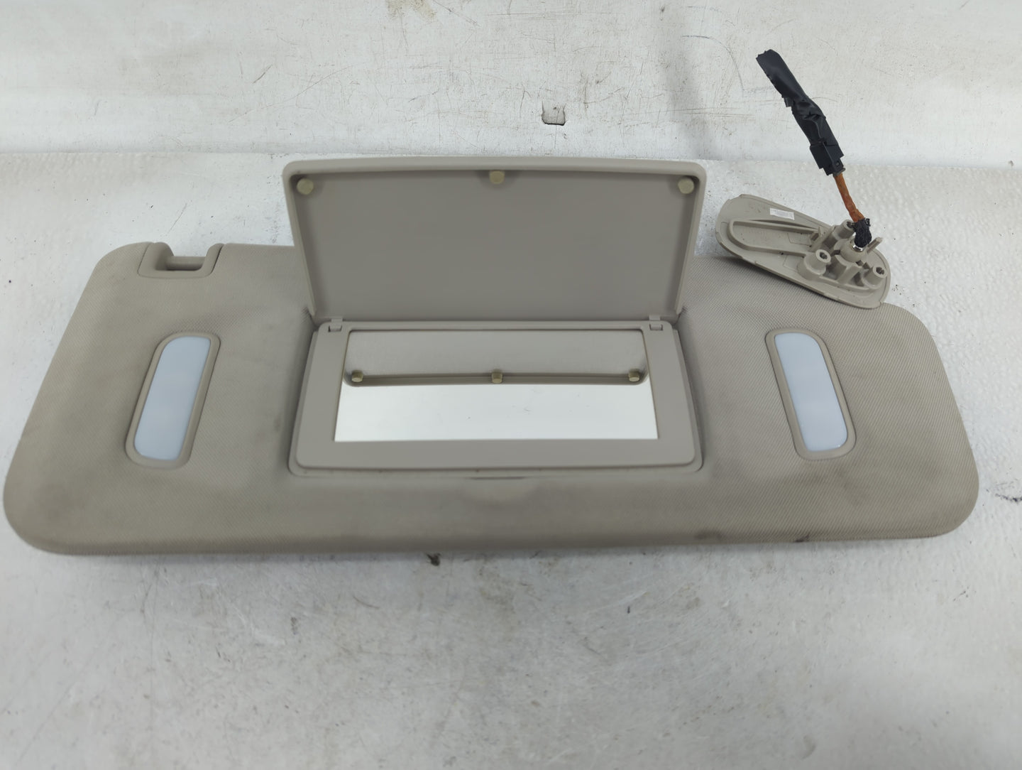 2007-2013 Gmc Sierra 1500 Sun Visor Shade Replacement Passenger Right Mirror Fits Fits 2007 2008 2009 2010 2011 2012 2013 20