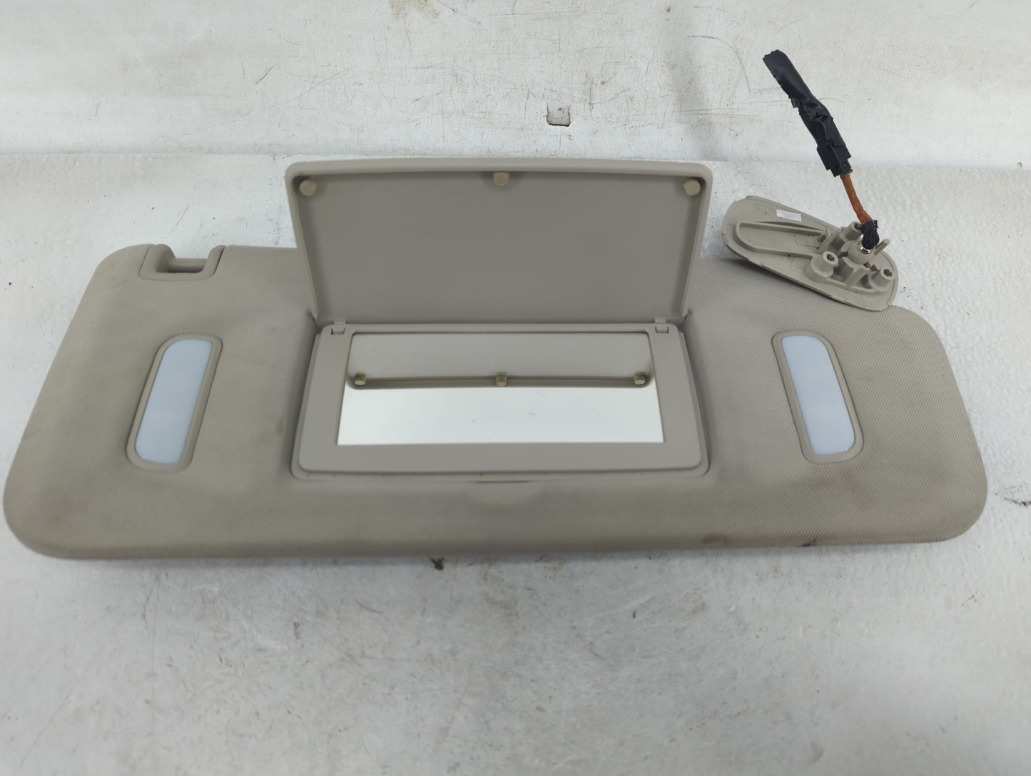 2007-2013 Gmc Sierra 1500 Sun Visor Shade Replacement Passenger Right Mirror Fits Fits 2007 2008 2009 2010 2011 2012 2013 20