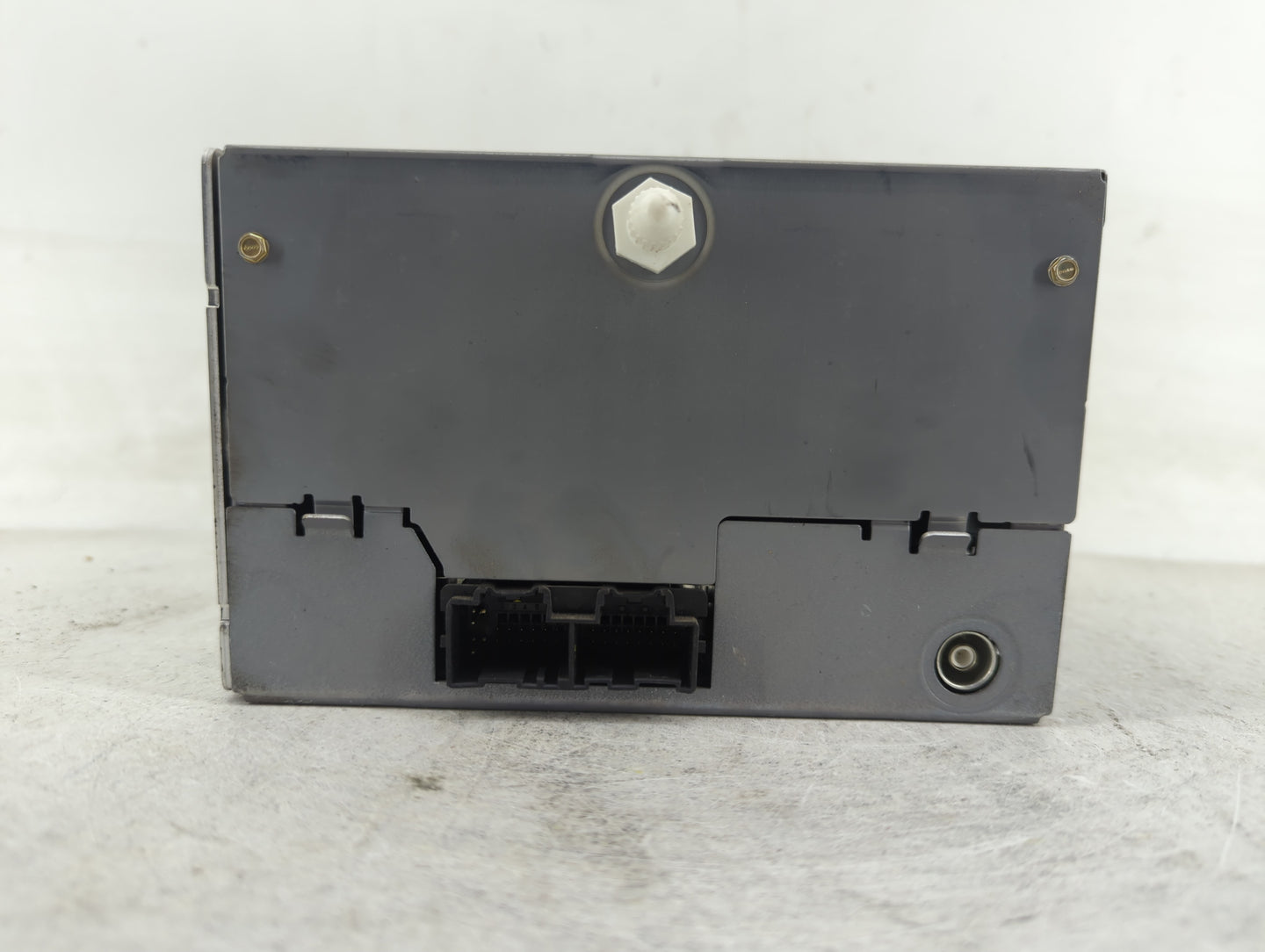 2007-2013 Gmc Sierra 1500 Radio AM FM Cd Player Receiver Replacement P/N:25799567 Fits OEM Used Auto Parts - Oemusedautopart
