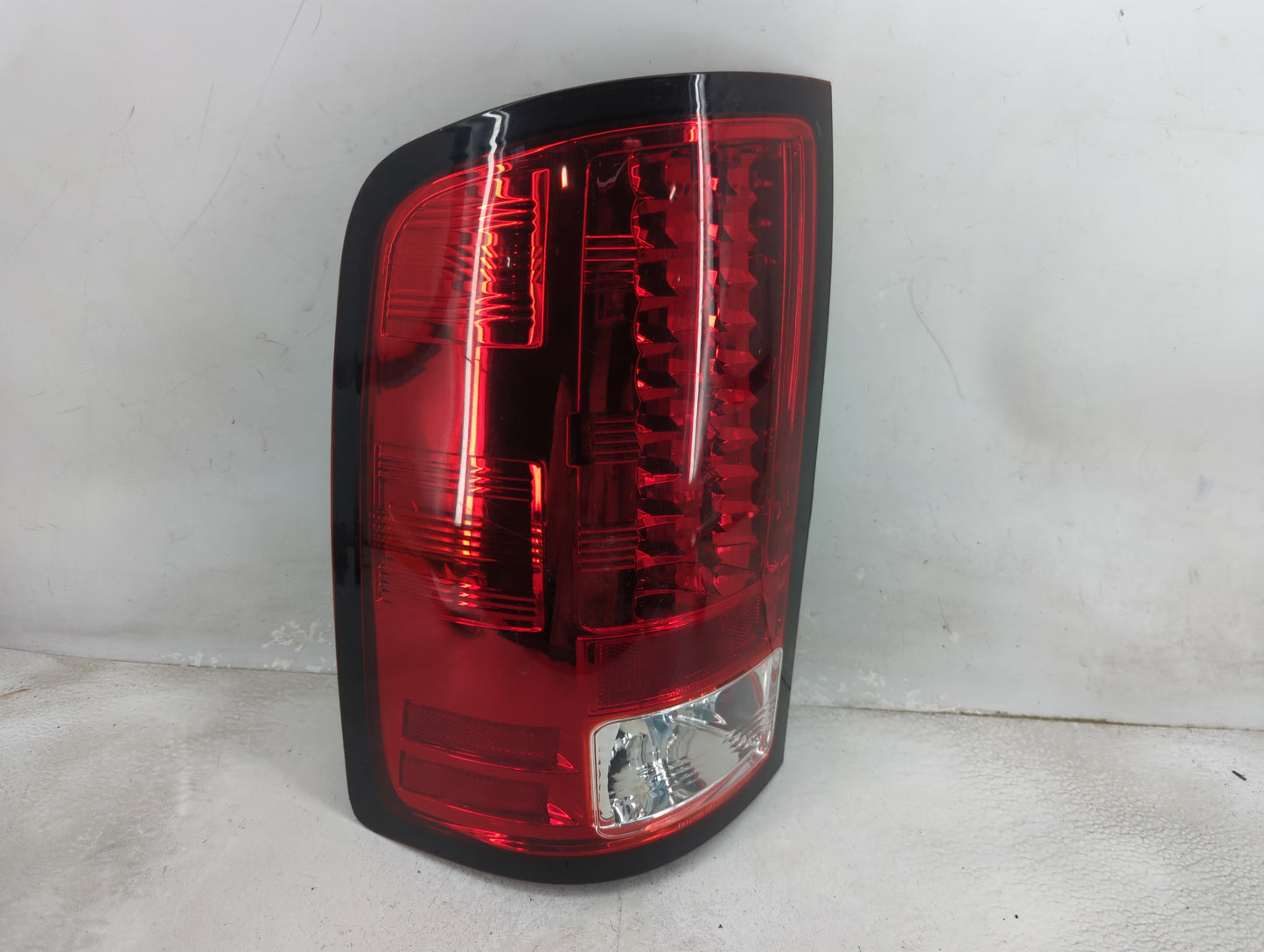 2007-2013 Gmc Sierra 1500 Tail Light Assembly Driver Left OEM P/N:320129 Fits Fits 2007 2008 2009 2010 2011 2012 2013 2014 O