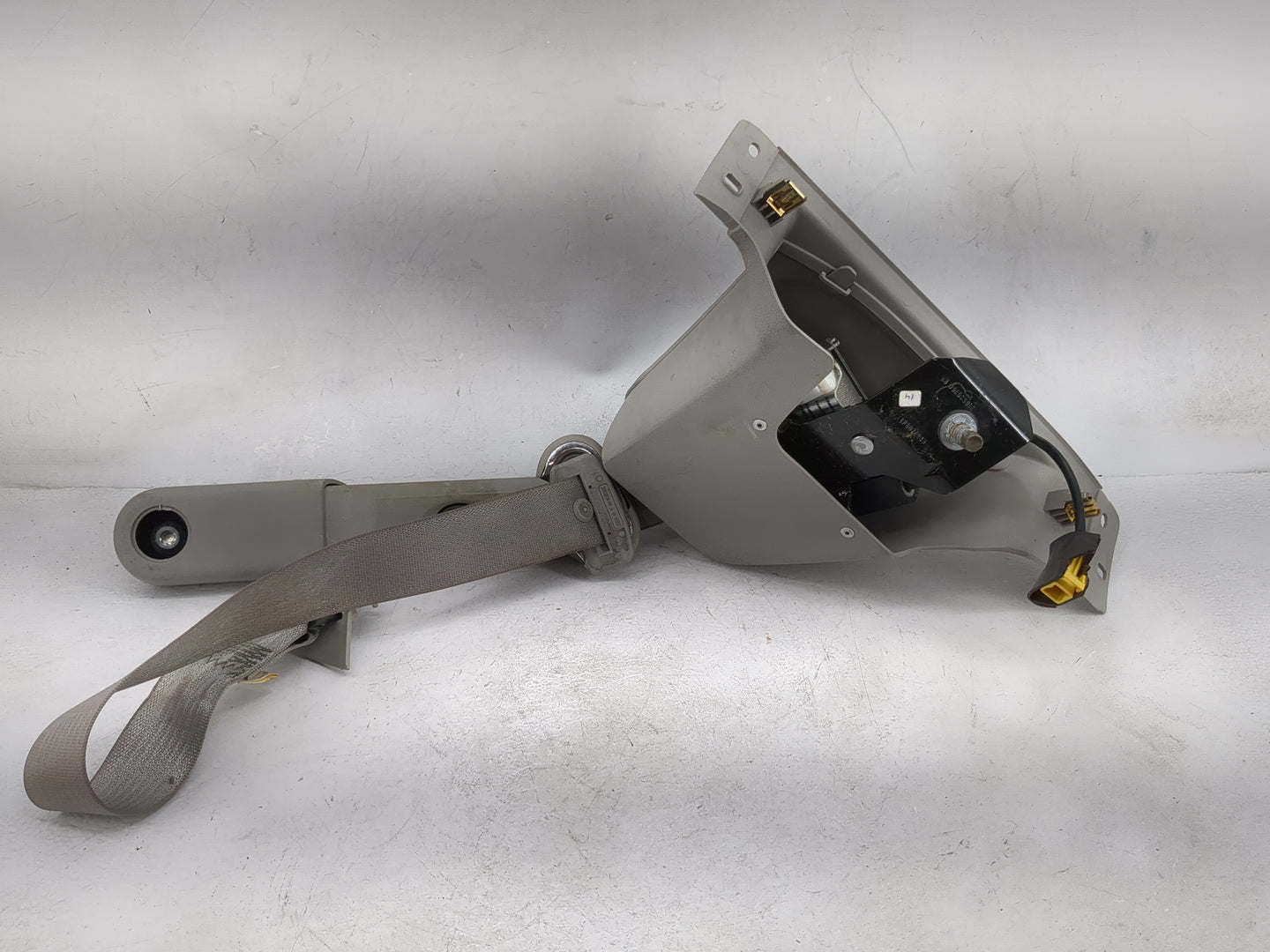 Gmc Sierra 2500 Passenger Right Seat Belt Front Retractor Tan - Oemusedautoparts1.com