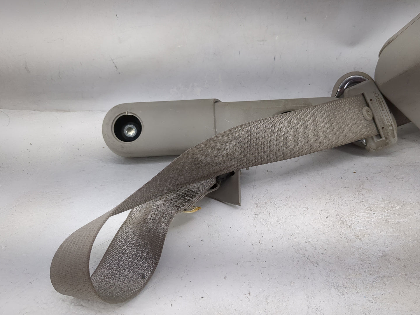 Gmc Sierra 2500 Passenger Right Seat Belt Front Retractor Tan - Oemusedautoparts1.com