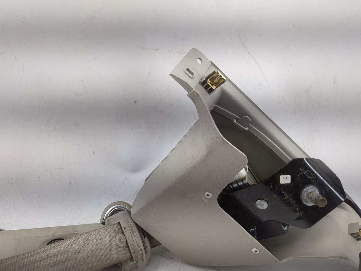 Gmc Sierra 2500 Passenger Right Seat Belt Front Retractor Tan - Oemusedautoparts1.com