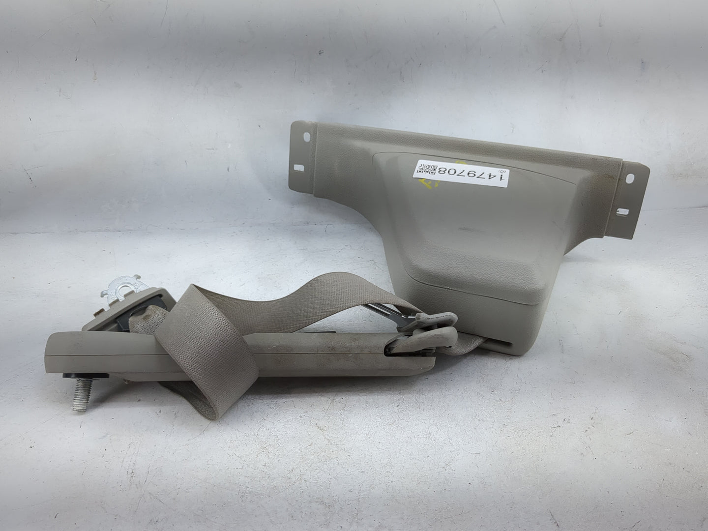 Gmc Sierra 2500 Passenger Right Seat Belt Front Retractor Tan - Oemusedautoparts1.com