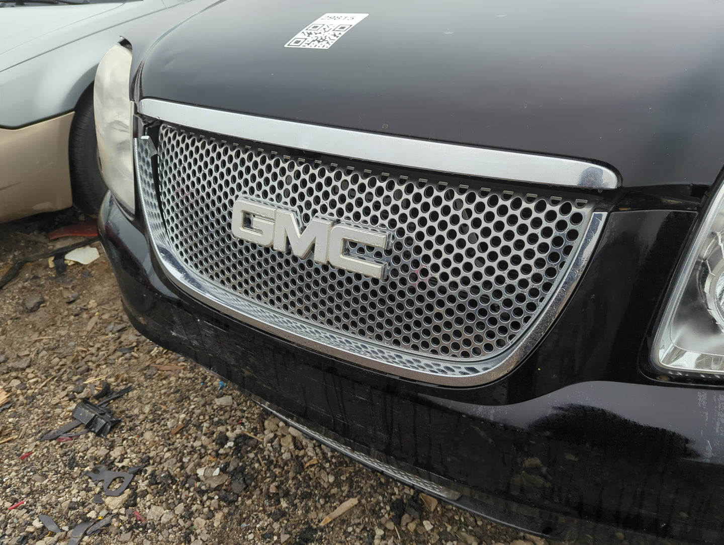 2007-2014 Gmc Yukon Front Grille Bumper Not Included - Oemusedautoparts1.com