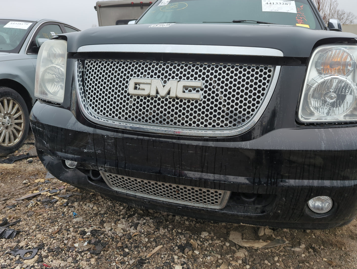 2007-2014 Gmc Yukon Front Grille Bumper Not Included - Oemusedautoparts1.com